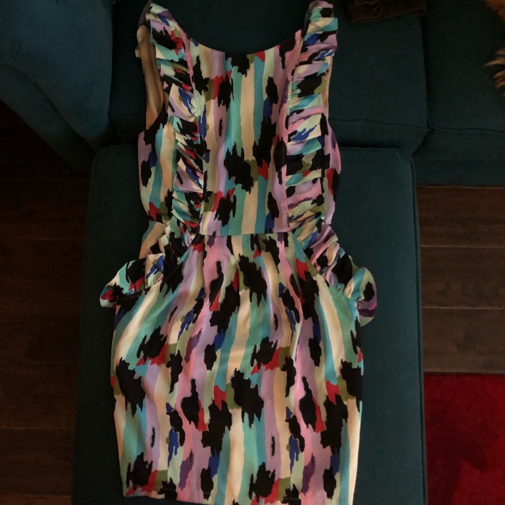 Cute, Colorful Cocktail dress w pockets.